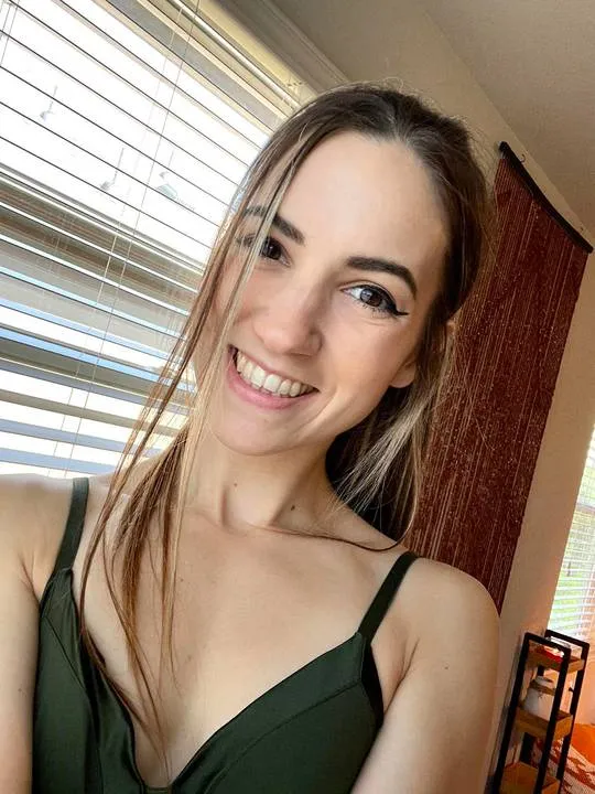 Nora, 28 ans — rencontre libertine à Saint-Nazaire