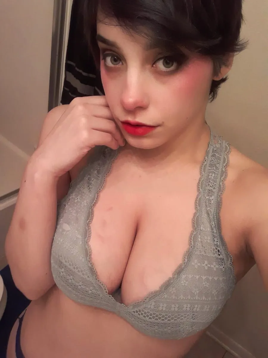 Zélie, 22 ans — rencontre libertine à Marquette-lez-Lille