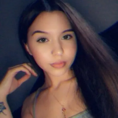 Lily, 22 ans — rencontre libertine à Marseille