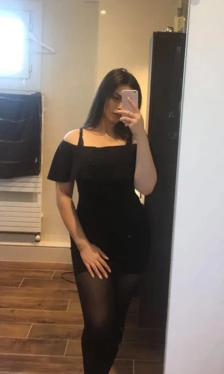 Aïcha, 42 ans — rencontre libertine à Saint-Étienne