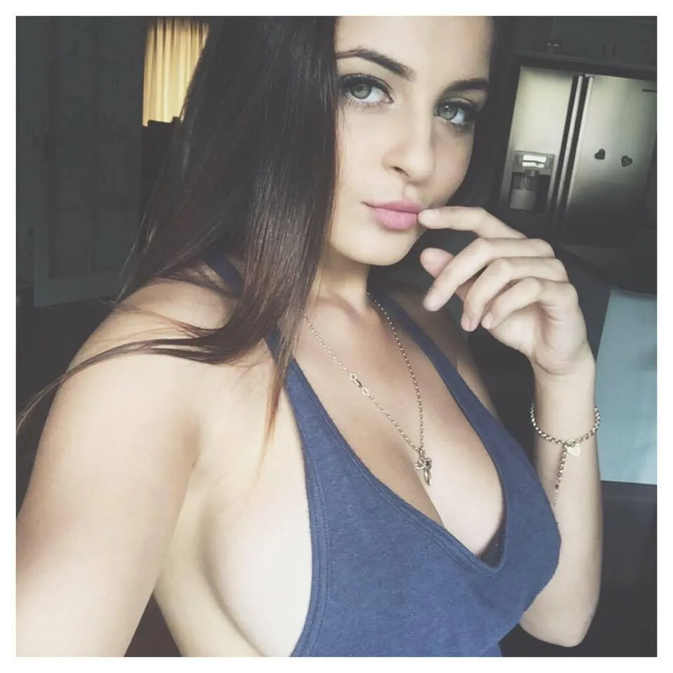 Mina, 27 ans — rencontre libertine à Nice