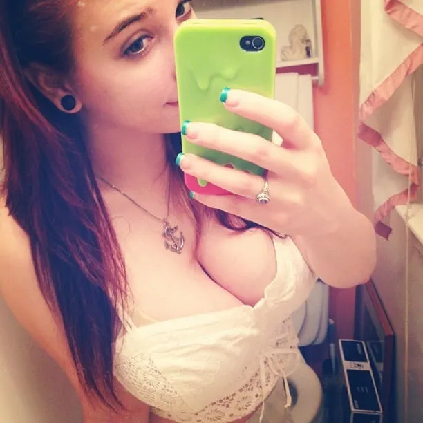 Lilas, 22 ans — rencontre libertine à Trégueux